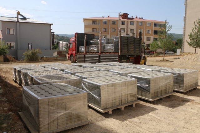 Şiran'da Parke Çalışmaları Devam Ediyor