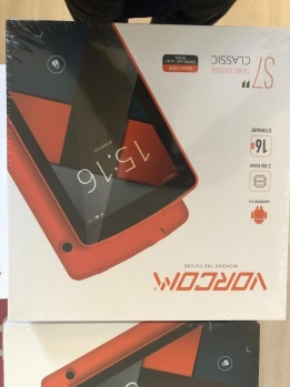 Akın’dan Eğitime Tablet Desteği