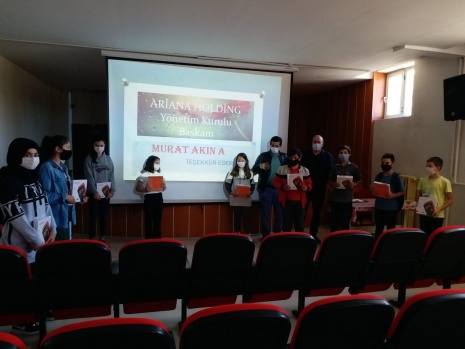 Akın’dan Eğitime Tablet Desteği