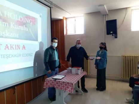 Akın’dan Eğitime Tablet Desteği