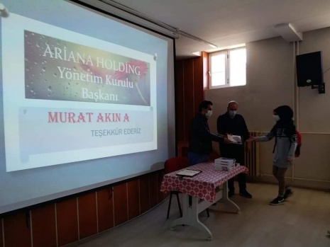 Akın’dan Eğitime Tablet Desteği