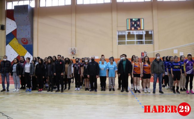 Gümüşhane Üniversitesi'nde Bahar Şenlikleri Voleybol Turnuvası ile Başladı