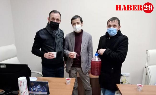 Sağlık Çalışanlarına Kalandar'da Kızılcık Şerbeti İkram Etti