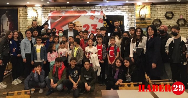 Celalettin Köse, Çocuk Bayramı’nda çocuklarla iftar yaptı.