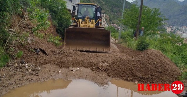 Gümüşhane Belediyesi yağış sonrası temizlik çalışması başlattı