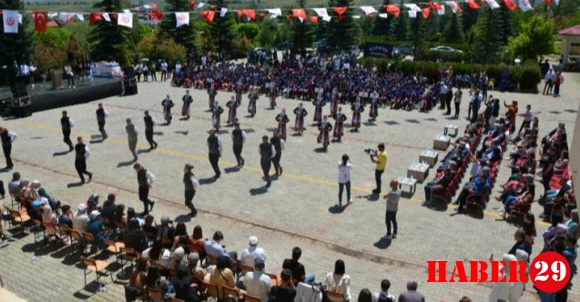 Kelkit Aydın Doğan Meslek Yüksekokulunda Mezuniyet Töreni Şölen Havasında Kutlandı
