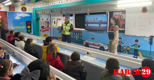 Kale Köyü'nde Çocuklara Trafik Eğitimi