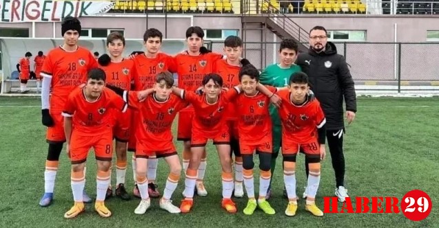 Minik Yüreklerle Büyük Destanlar Yazılıyor