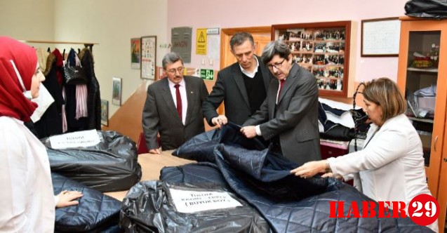 Halk Eğitimi Merkezi Deprem Bölgesi İçin Uyku Tulum Üretiyor