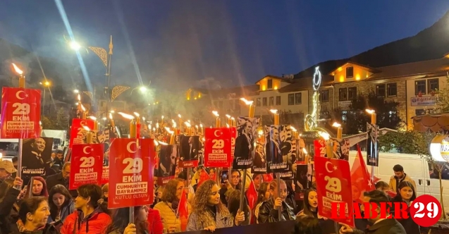 CHP Gümüşhane’den Cumhuriyet’in 101. Yılına Özel Fener Alayı