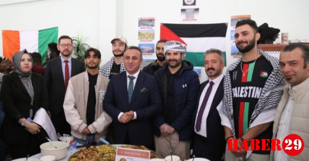 73 ülkeden öğrenciler kültürlerini tanıttı