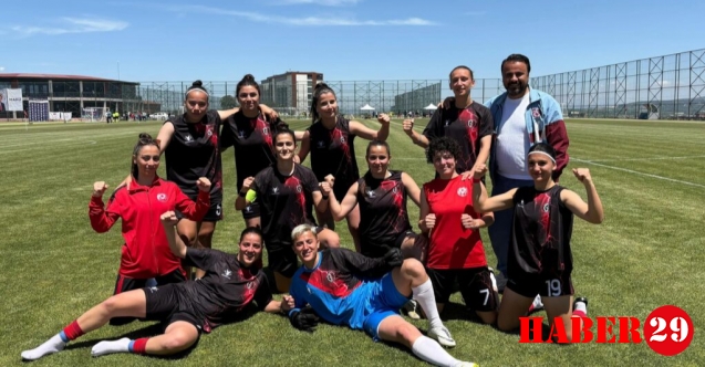 GÜ Kadın Futbol Takımı Türkiye üçüncüsü oldu