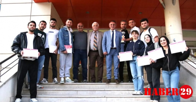 GÜ’de başarılı sporcular ödüllendirdi