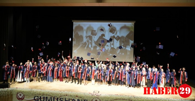 Gümüşhane Üniversitesi'nde mezuniyet coşkusu