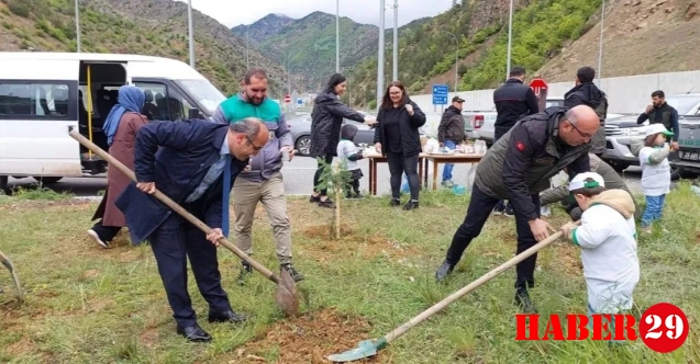 Minik Eller Geleceğe Nefes Oldu: Torul’da “Dostluk Ormanı” Kuruldu