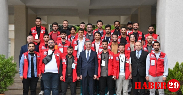 Vali Aydın Baruş Damla Gönüllülük Hareketi Kapsamında Gençlerle Bir Araya Geldi.