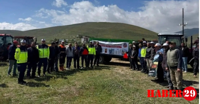 Jandarma’dan “Reflektör Tak Görünür Ol” eğitimi