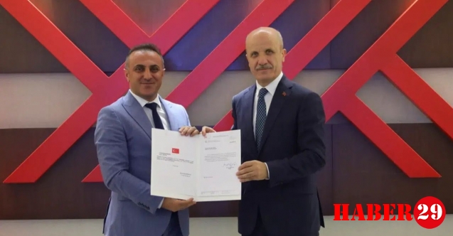 Rektör Yıldız mazbatasını aldı