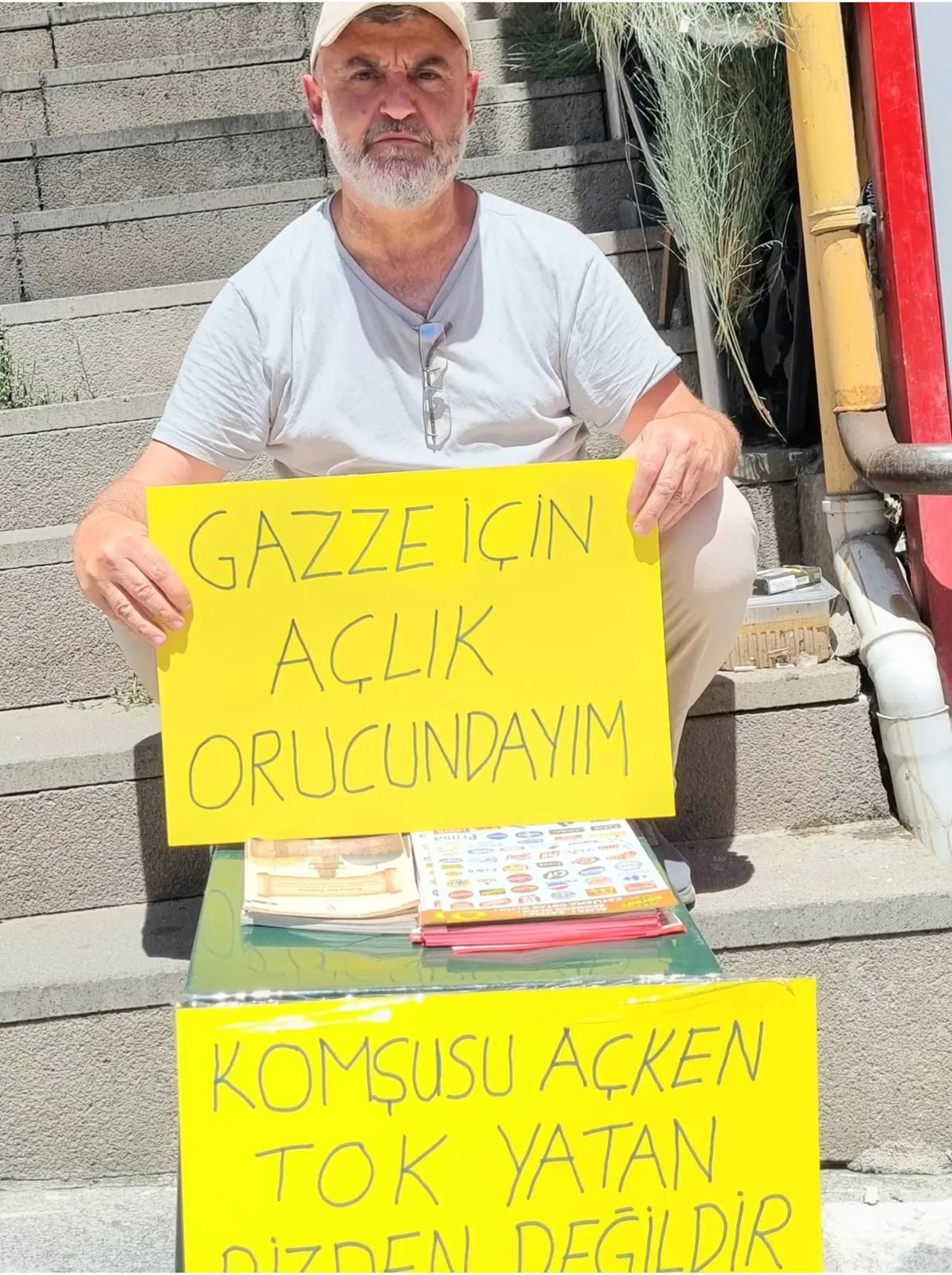 AK Parti İl Binası Önünde Açlık Orucu: "Amerika’dan Değil, Allah’tan Korkun!"