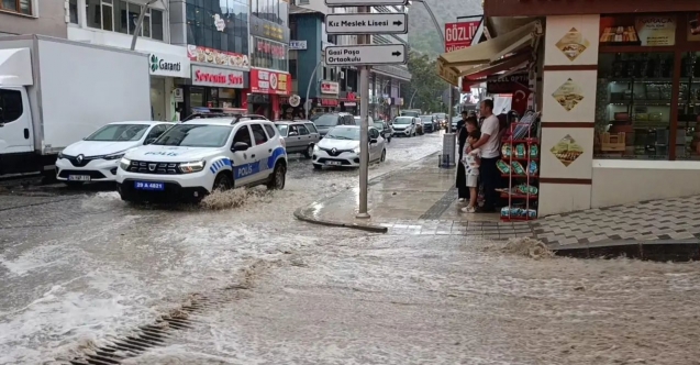 Gümüşhane’de sağanak su baskınlarına neden oldu