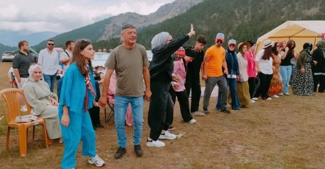 Gümüşhane’nin Torul ilçesine bağlı Zigana Köyü’nün Saranoy Yaylası, bu yıl da geleneksel yayla şenliğiyle binlerce kişiyi ağırladı.