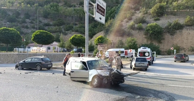 Karaca Mağarası Kavşağında Feci Kaza: 1'i Bebek, 7 Kişi Yaralandı