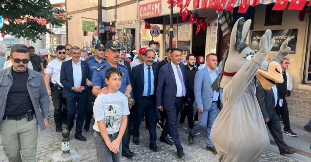 Uluslararası Gümüşhane Kuşburnu, Pestil, Kültür ve Turizm Şenliği sürüyor