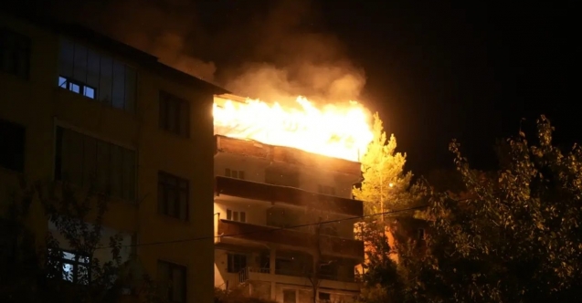 Gümüşhane’de 4 katlı binada çıkan yangın paniğe neden oldu