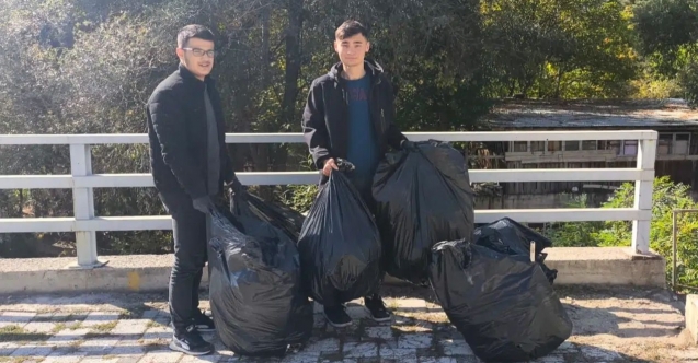 Üniversite öğrencileri Harşit Çayı'nda çevre temizlik çalışması yaptı