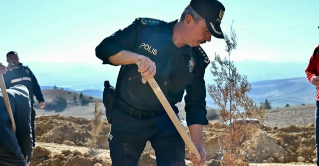 Gümüşhane Emniyetinden şehitler için 500 fidan