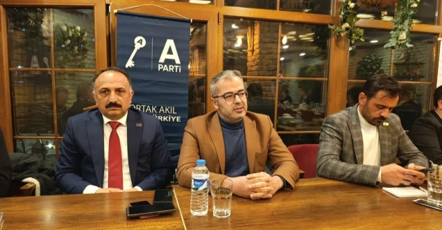 Anahtar Parti basınla buluştu
