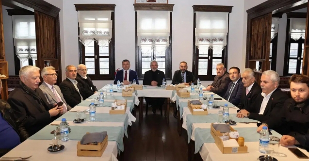 AK Parti basınla buluştu