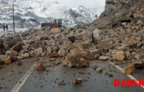 Gümüşhane-Kürtün yolunda heyelan