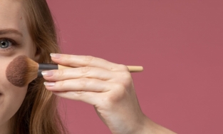 Cildinizi Canlandıran Doğal Görünümlü ve Işıltılı Allık Önerileri