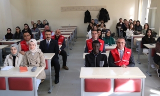 Gümüşhane Üniversitesinde Dersler Kızılay Yelekleriyle İşlendi