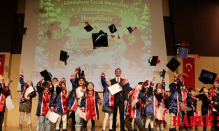 Çocuk Üniversitesi’nde Kep Sevinci: 24 Minik Öğrenci Mezun