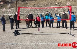 Köylerdeki Çocuklar Badminton İle Tanışıyor