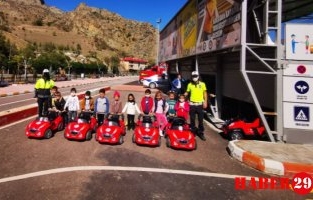 Gümüşhane'de Trafik Eğitim Parkında Trafik Güvenliği Eğitimleri Devam Ediyor