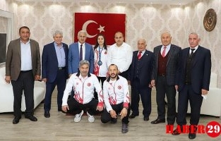 Feyzanur altınla ödüllendirildi