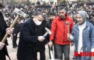 Gümüşhane’de soğuk havaya ve kar yağışına rağmen Nevruz kutlandı