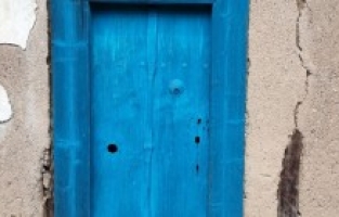 Kapı ve Pencereler Neden Mavi ?... Öğrenince Çok Şaşıracaksınız !...