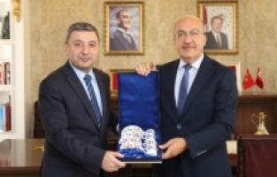 Rektör Zeybek’ten Vali Tanrısever’e ziyaret