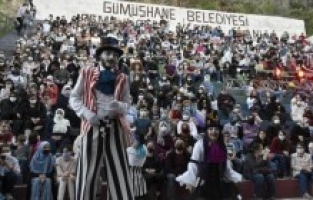 Sanat Fukarası Olduk: 3 Aya 1 Tiyatro Sığmadı