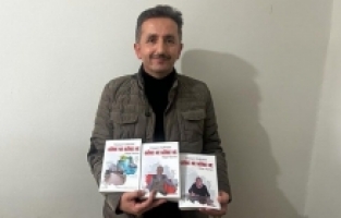 Turhan 25 yıldır yazdıklarından 3 kitap yaptı