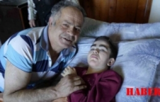 Doktorların "15 yaşını göremez" dediği engelli kızı şimdi 28 yaşında