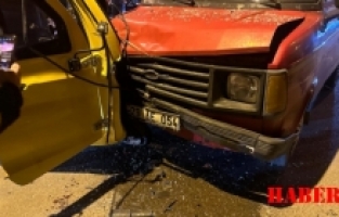 Gümüşhane’de Minibüsle Market Aracı Kafa Kafaya Çarpıştı. 1 Ağır Yaralı