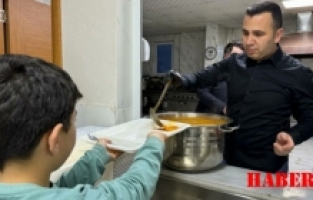 Kaymakam Algın, Öğrencilere Yemek Servis Etti
