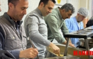 Kelkit Kaymakamı Yurtta Kalan Öğrencilerle İftar Yaptı