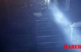 Gümüşhane’de odunluk ve çatı yangını korkuttu