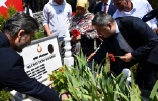 Şehit öğretmen Necmettin Yılmaz şehadetinin 7.yılında kabri başında anıldı